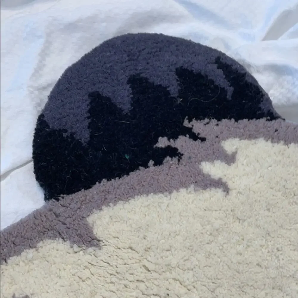 Panda 💯wool 2’2”x2’2” round rug NWT